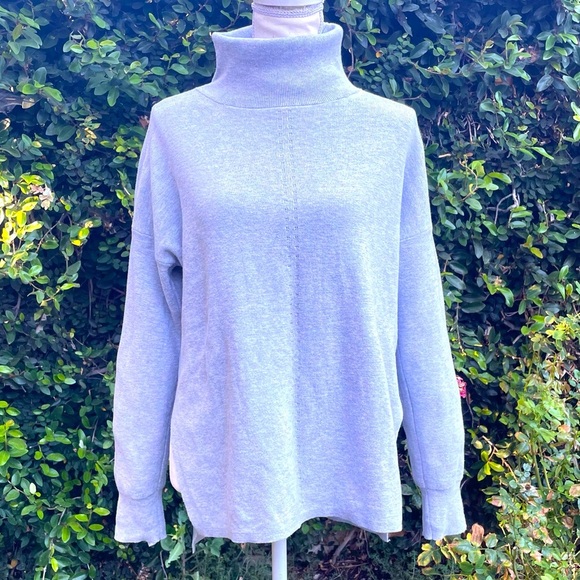 Banana Republic Outlet Turtleneck Sweater Hi-Lo Side Slits Size Medium - Picture 2 of 11